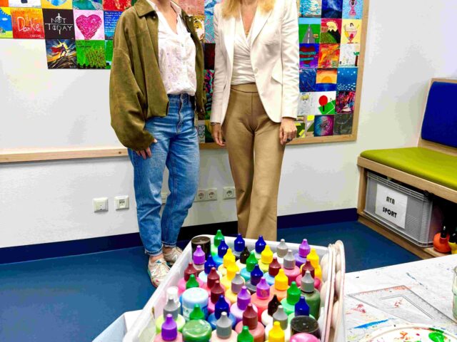 Kunsttherapie für schwer erkrankte Kinder: Heike-Kracht-Stiftung fördert Projekt „Klinikhelden“ an der Universitätsmedizin Essen